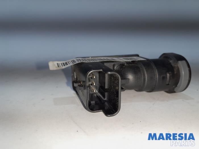 Bremsassistent Sensor van een Peugeot Expert (VA/VB/VE/VF/VY) 2.0 Blue HDi 120 16V 2021