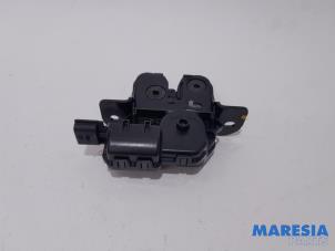 Used Tailgate lock mechanism Renault Captur (2R) 0.9 Energy TCE 12V Price € 25,00 Margin scheme offered by Maresia Parts
