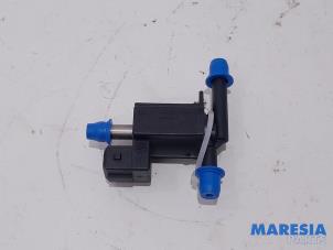 Used Vacuum valve Renault Captur (2R) 0.9 Energy TCE 12V Price € 20,00 Margin scheme offered by Maresia Parts