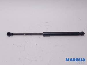 Used Bonnet gas strut, right Renault Captur (2R) 0.9 Energy TCE 12V Price € 20,00 Margin scheme offered by Maresia Parts