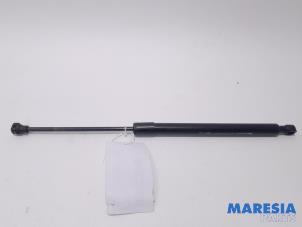 Used Rear gas strut, left Renault Captur (2R) 0.9 Energy TCE 12V Price € 15,00 Margin scheme offered by Maresia Parts