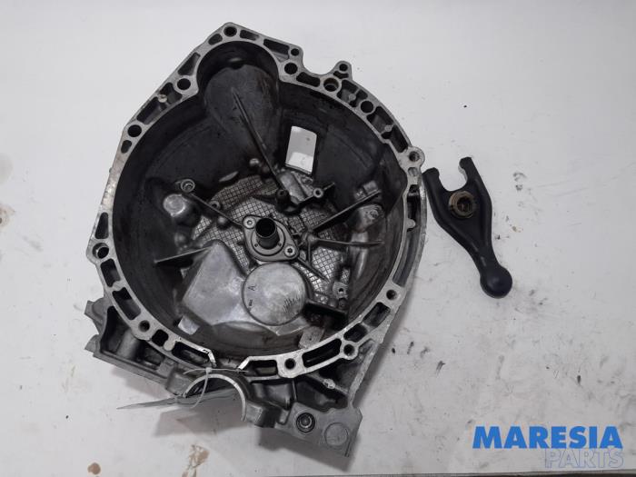 Usagé Cache boite de vitesses Peugeot Expert (G9) 2.0 HDi 140 16V Prix € 75,00 Règlement à la marge proposé par Maresia Parts