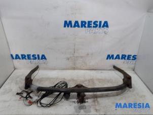 Used Towbar Renault Espace (JK) 2.0 Turbo 16V Grand Espace Price € 131,25 Margin scheme offered by Maresia Parts
