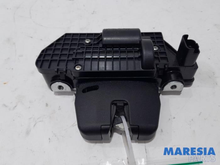 Begagnade Låsmekanism, baklucka Peugeot 3008 I (0U/HU) 1.6 16V THP 155 Pris € 14,50 Marginaltabell erbjuds av Maresia Parts