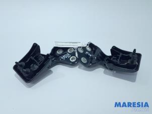 Used Rear door hinge, right Peugeot Expert (VA/VB/VE/VF/VY) 2.0 Blue HDi 120 16V Price € 90,75 Inclusive VAT offered by Maresia Parts