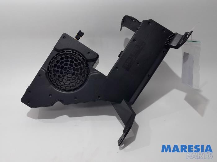Używane Subwoofer Citroen C5 III Tourer (RW) 2.7 HDiF V6 24V Autom. Cena € 75,00 Procedura marży oferowane przez Maresia Parts