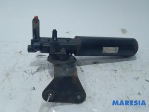 Used Hydraulic suspension pump Peugeot 3008 I (0U/HU) 1.6 16V THP 155 Price € 210,00 Margin scheme offered by Maresia Parts