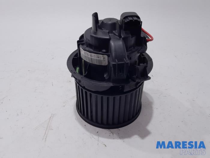 Motor de ventilador de calefactor de un Peugeot 508 SW (8E/8U) 2.0 BlueHDi 180 16V 2016