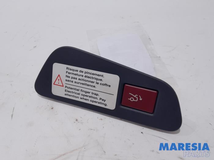 Usagé Commodo Peugeot 508 SW (8E/8U) 2.0 BlueHDi 180 16V Prix € 25,00 Règlement à la marge proposé par Maresia Parts