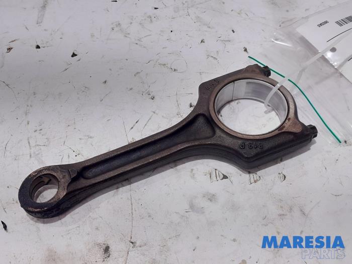 Connecting rod from a Peugeot 207/207+ (WA/WC/WM) 1.6 16V VTi 2008