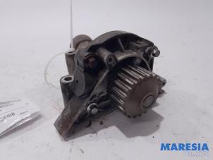 Used Water pump Peugeot 307 CC (3B) 2.0 16V Price € 75,00 Margin scheme offered by Maresia Parts