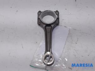 Used Connecting rod Peugeot 307 CC (3B) 2.0 16V Price € 25,00 Margin scheme offered by Maresia Parts