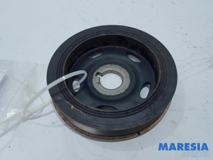 Crankshaft pulley from a Peugeot 308 SW (L4/L9/LC/LJ/LR) 1.6 BlueHDi 120 2015