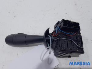 Used Wiper switch Renault Clio IV Estate/Grandtour (7R) 0.9 Energy TCE 90 12V Price € 40,00 Margin scheme offered by Maresia Parts