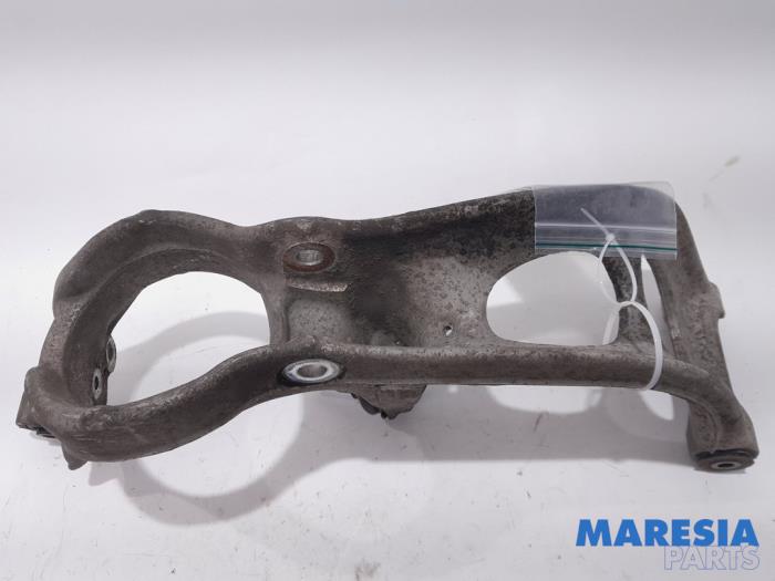 Knuckle bracket, front left from a Peugeot 508 SW (8E/8U) 2.0 BlueHDi 180 16V 2016