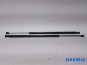 Used Set of tailgate gas struts Renault Espace (JK) 2.0 Turbo 16V Grand Espace Price € 30,00 Margin scheme offered by Maresia Parts