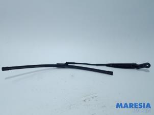 Gebrauchte Scheibenwischerarm vorne Fiat 500 (312) 1.2 69 Preis € 15,00 Margenregelung angeboten von Maresia Parts