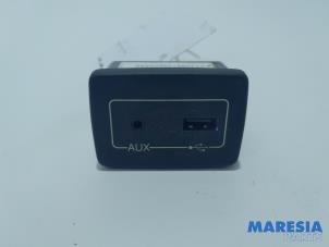 Używane Zlacze AUX/USB Fiat Ducato (250) 2.3 D 130 Multijet Cena € 36,30 Z VAT oferowane przez Maresia Parts