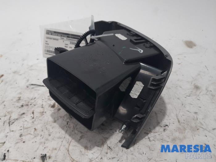 Dashboard vent from a Fiat Ducato (250) 2.3 D 130 Multijet 2016