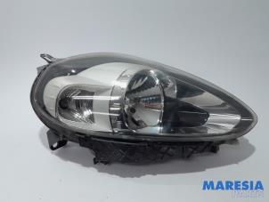 Used Headlight, right Fiat Punto Evo (199) 1.3 JTD Multijet Start&Stop 16V Euro 4 Price € 94,50 Margin scheme offered by Maresia Parts