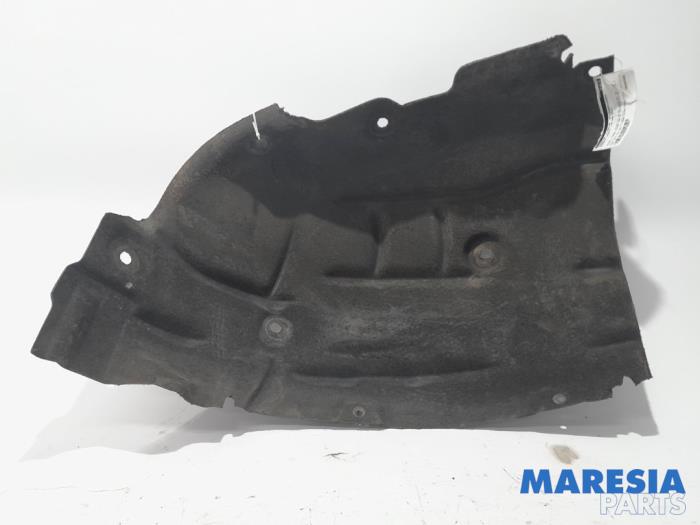 Używane Nadkole Renault Scénic III (JZ) 1.5 dCi 110 Cena € 30,00 Procedura marży oferowane przez Maresia Parts