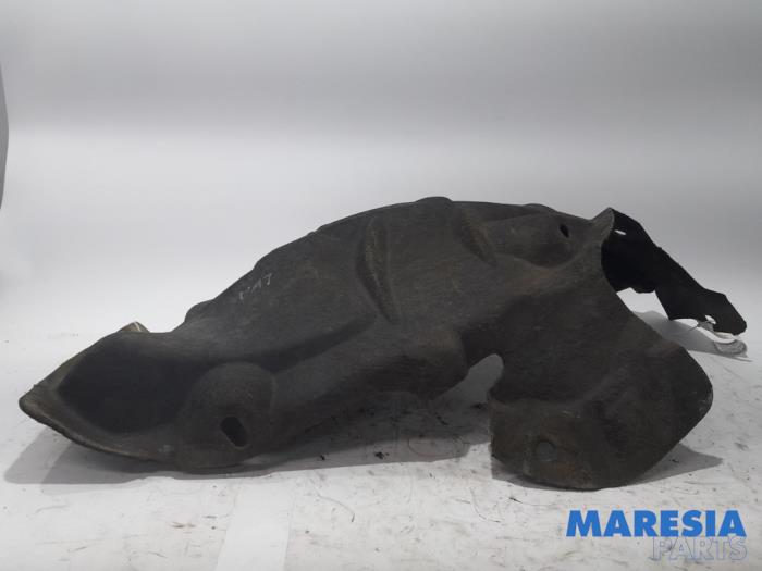 Używane Nadkole Renault Scénic III (JZ) 1.5 dCi 110 Cena € 20,00 Procedura marży oferowane przez Maresia Parts