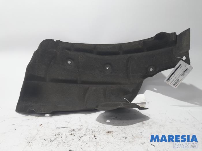 Używane Nadkole Renault Scénic III (JZ) 1.5 dCi 110 Cena € 20,00 Procedura marży oferowane przez Maresia Parts