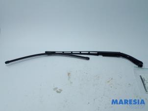 Used Front wiper arm Citroen C5 III Tourer (RW) 2.7 HDiF V6 24V Autom. Price € 25,00 Margin scheme offered by Maresia Parts
