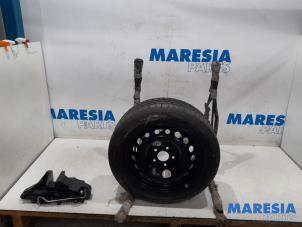 Used Jackkit + spare wheel Renault Megane III Grandtour (KZ) 1.4 16V TCe 130 Price € 94,50 Margin scheme offered by Maresia Parts