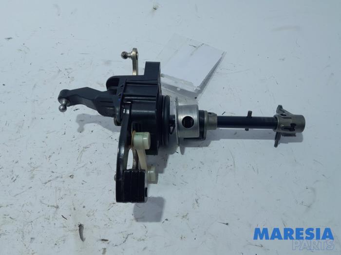 Gear-change mechanism from a Renault Clio IV (5R) 0.9 Energy TCE 90 12V 2015