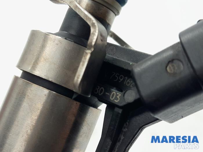 Injektor (Benzineinspritzung) van een Peugeot 508 SW (8E/8U) 1.6 THP 16V 2012