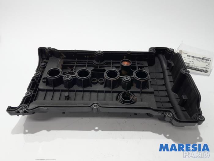 Ventildeckel van een Peugeot 508 SW (8E/8U) 1.6 THP 16V 2012