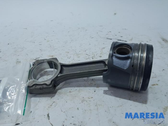 Używane Korbowód Renault Megane III Grandtour (KZ) 1.5 dCi 110 Cena € 50,00 Procedura marży oferowane przez Maresia Parts