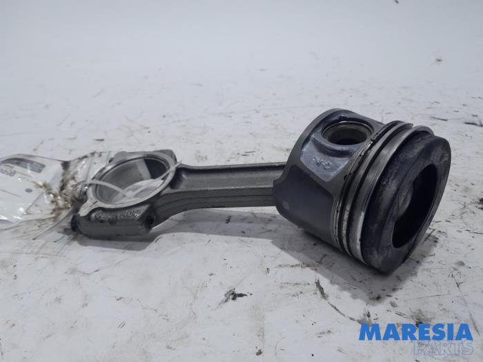Używane Korbowód Renault Megane III Grandtour (KZ) 1.5 dCi 110 Cena € 50,00 Procedura marży oferowane przez Maresia Parts
