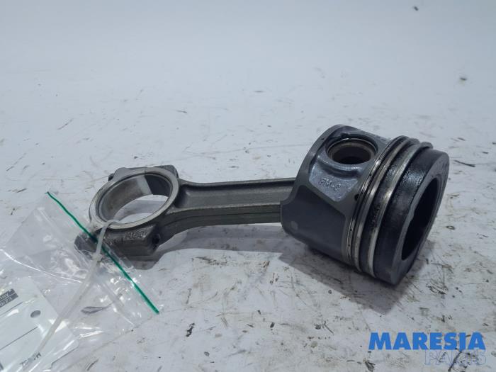 Używane Korbowód Renault Megane III Grandtour (KZ) 1.5 dCi 110 Cena € 50,00 Procedura marży oferowane przez Maresia Parts