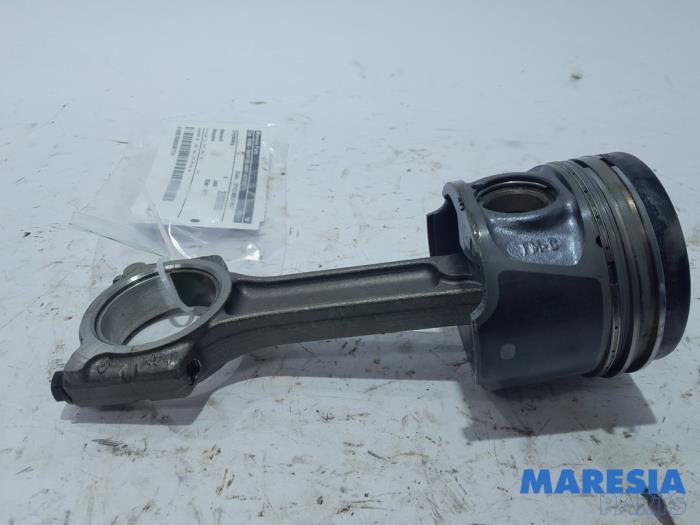 Używane Korbowód Renault Megane III Grandtour (KZ) 1.5 dCi 110 Cena € 50,00 Procedura marży oferowane przez Maresia Parts