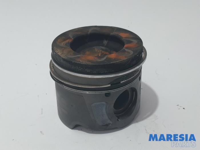 Usagé Piston Citroen Jumpy (G9) 2.0 HDiF 16V 125 Prix € 36,30 Prix TTC proposé par Maresia Parts