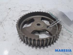 Used Camshaft sprocket Peugeot Partner Tepee (7A/B/C/D/E/F/G/J/P/S) 1.6 HDiF 90 16V Phase 1 Price € 24,20 Inclusive VAT offered by Maresia Parts