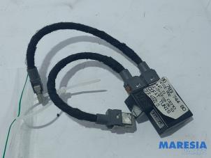 Usados Conexión AUX-USB Peugeot 208 I (CA/CC/CK/CL) 1.4 16V Precio € 25,00 Norma de margen ofrecido por Maresia Parts