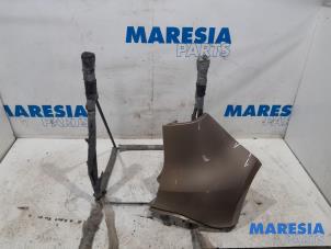 Used Rear bumper component, right Renault Scénic III (JZ) 1.2 16V TCe 130 Price € 105,00 Margin scheme offered by Maresia Parts