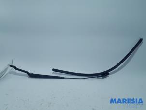 Used Front wiper arm Renault Espace (JK) 2.0 Turbo 16V Grand Espace Price € 15,00 Margin scheme offered by Maresia Parts
