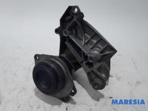 Used Engine mount Renault Espace (JK) 2.0 Turbo 16V Grand Espace Price € 50,00 Margin scheme offered by Maresia Parts