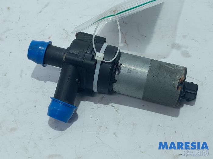Begagnade Extra vattenpump Renault Espace (JK) 2.0 Turbo 16V Grand Espace Pris € 30,00 Marginaltabell erbjuds av Maresia Parts