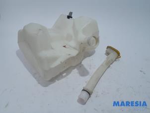Used Front windscreen washer reservoir Renault Espace (JK) 2.0 Turbo 16V Grand Espace Price € 50,00 Margin scheme offered by Maresia Parts