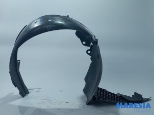 Used Wheel arch liner Renault Espace (JK) 2.0 Turbo 16V Grand Espace Price € 50,00 Margin scheme offered by Maresia Parts