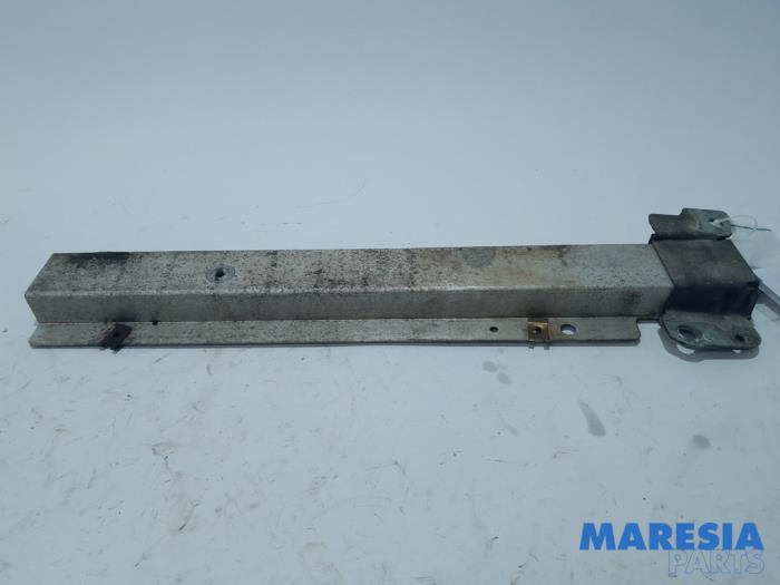 Begagnade Underram Renault Espace (JK) 2.0 Turbo 16V Grand Espace Pris € 25,00 Marginaltabell erbjuds av Maresia Parts