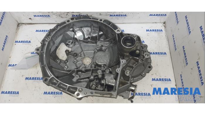 Usagé Cache boite de vitesses Peugeot 207 CC (WB) 1.6 16V Prix € 40,00 Règlement à la marge proposé par Maresia Parts