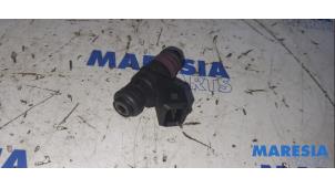Used Injector (petrol injection) Renault Scénic III (JZ) 1.6 16V Price € 75,00 Margin scheme offered by Maresia Parts