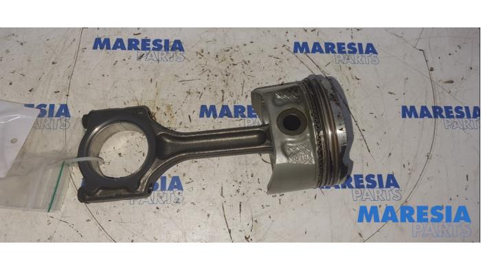 Usagé Bielle Renault Scénic III (JZ) 1.6 16V Prix € 35,00 Règlement à la marge proposé par Maresia Parts