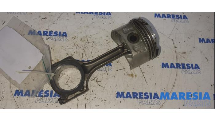 Usagé Bielle Renault Scénic III (JZ) 1.6 16V Prix € 35,00 Règlement à la marge proposé par Maresia Parts